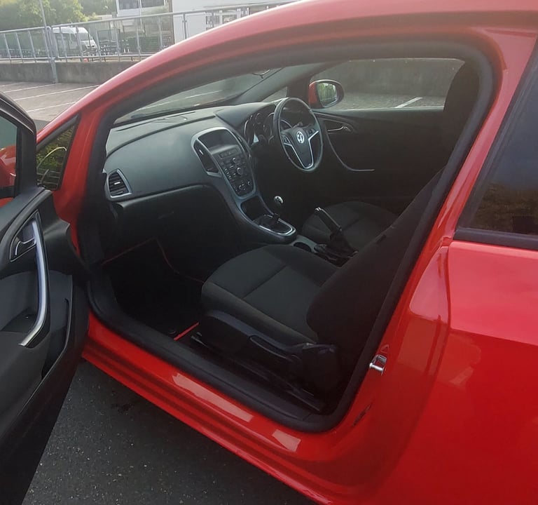 VAUXHALL ASTRA 1.4 PETROL FULL-SERVICE HISTORY & 11 MONTHS MOT 