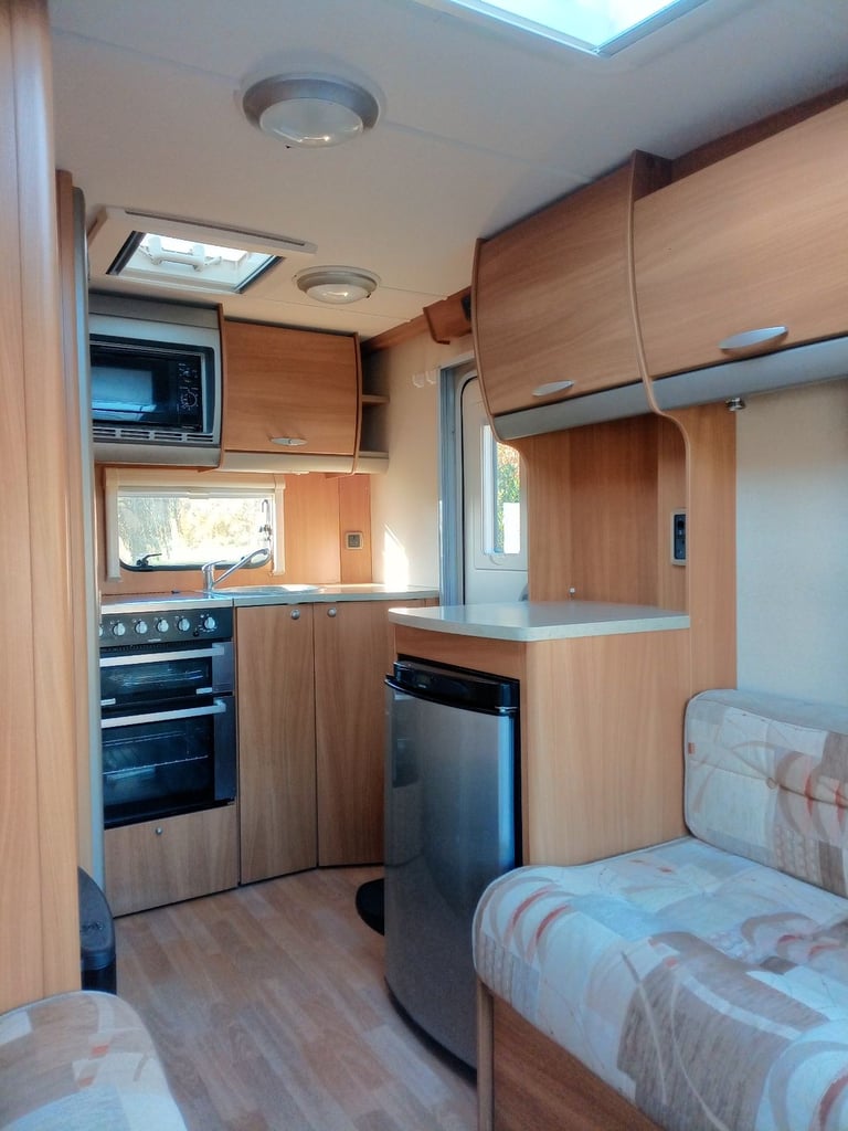 2011 swift charisma 220 