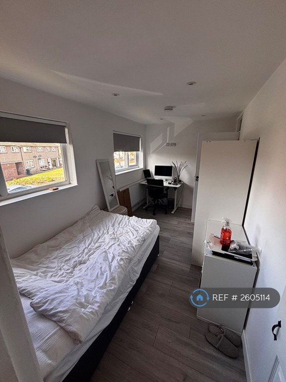 1 bedroom in Lower Cippenham Lane, Slough, SL1 (#2605114)