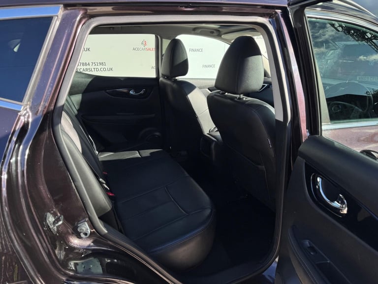 2015 Nissan Qashqai 1.6 dCi Tekna 5dr Xtronic HATCHBACK DIESEL Automatic