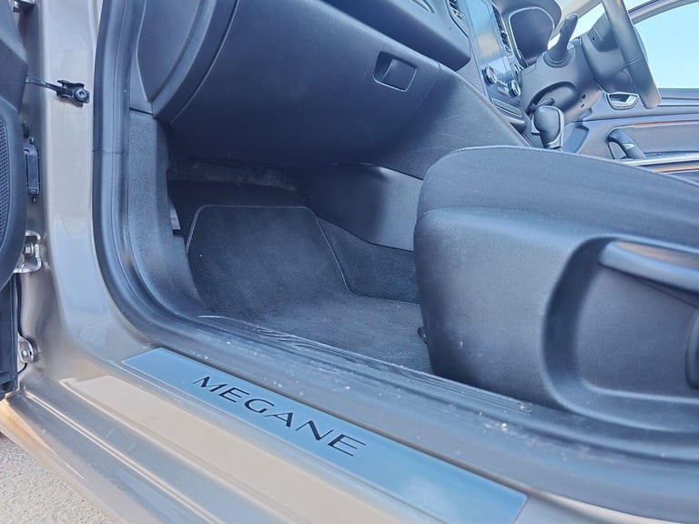 2016 Renault Megane 1.5 dCi Dynamique S Nav EDC Euro 6 5dr Hatchback Diesel Automatic