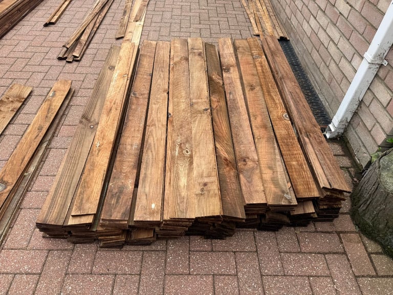 image for 100 x 1.5 metre long (5 foot) Treated Close Board Feather edge cladding Fencing Slats