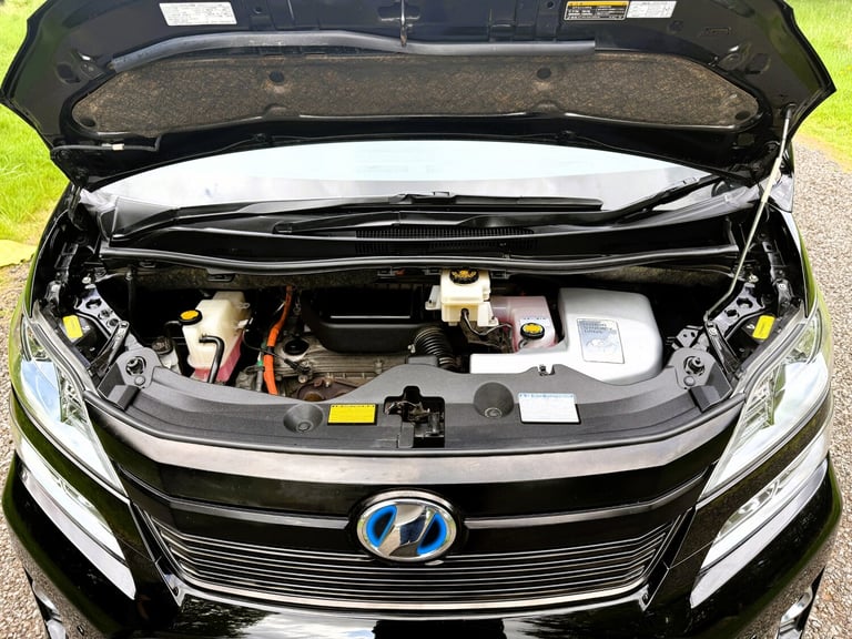 FRESH IMPORT 2014 TOYOTA VELLFIRE 2.4 PETROL/ELECTRIC HYBRID ULEZ COMPLIANT