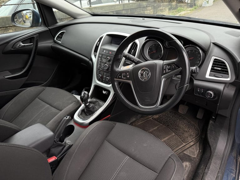 2014 Vauxhall Astra 1.4T 16v SRi Hatchback 5dr Petrol Manual Euro 5 (140 ps) Hatchback Petrol Manual