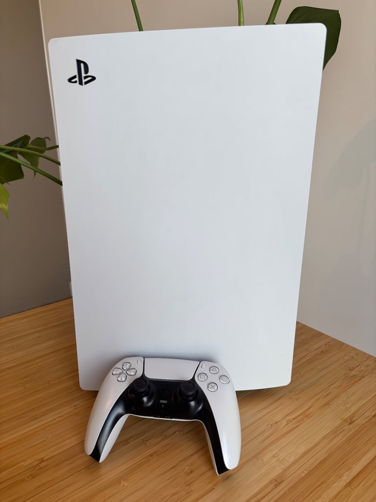 🎮 PlayStation 5 (Disc Edition) + 4 Games