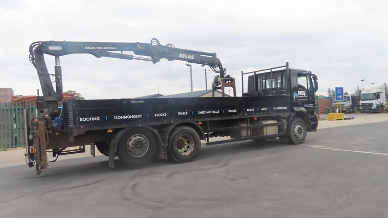 2011 Iveco Stralis 26.310 6x2 fitted with atlas 105.2 brick grab euro5