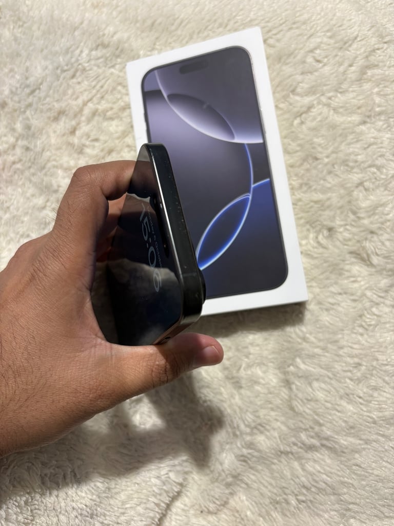 iPhone 16 Pro Max 256gb is in Good Condition 