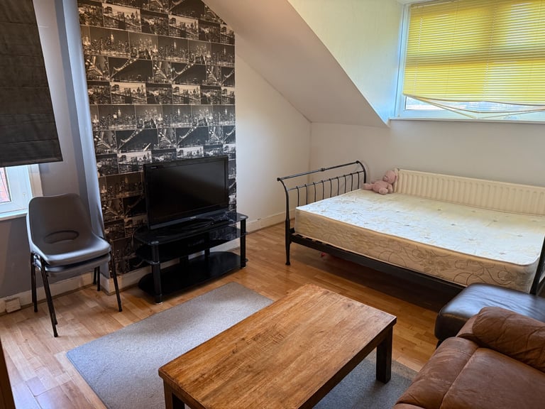 A large Studios Flat in B6, self contained at £850 per month all inclusive of bills