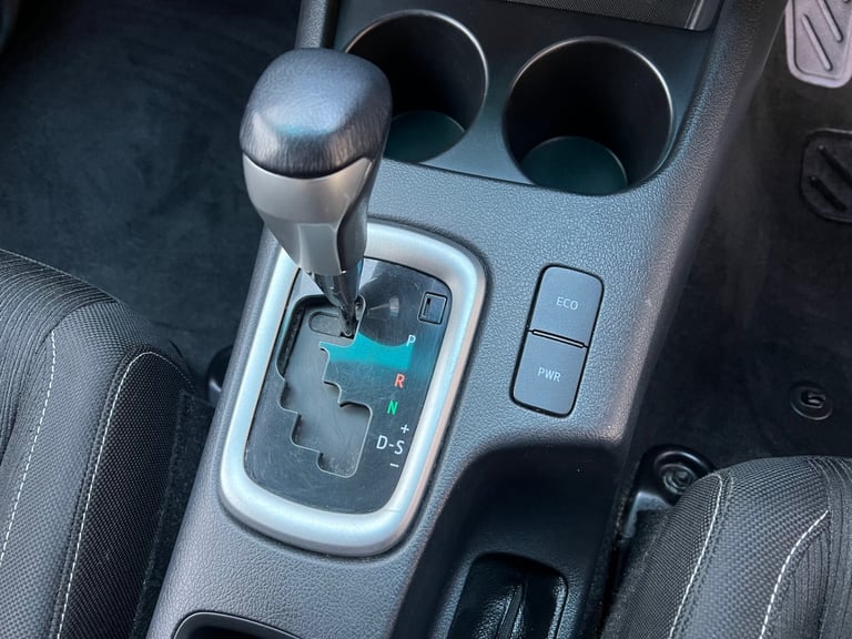 TOYOTA HILUX 2.4 D-4D 150PS ICON AUTOMATIC 4X4 UTILITY PICKUP 73 29,700 MILES