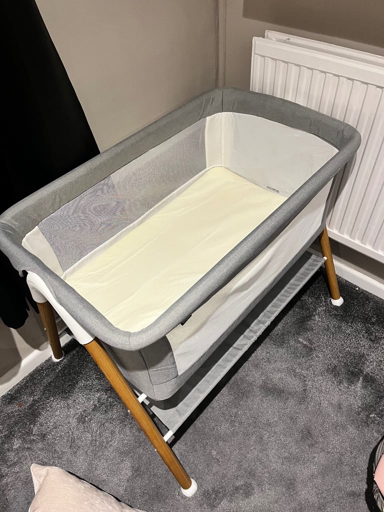 Baby crib/ next to me 