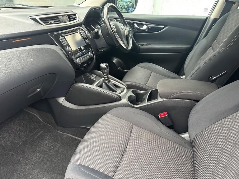 NISSAN QASHQAI 1.2 DIG-T n-tec Silver Manual Petrol 2015
