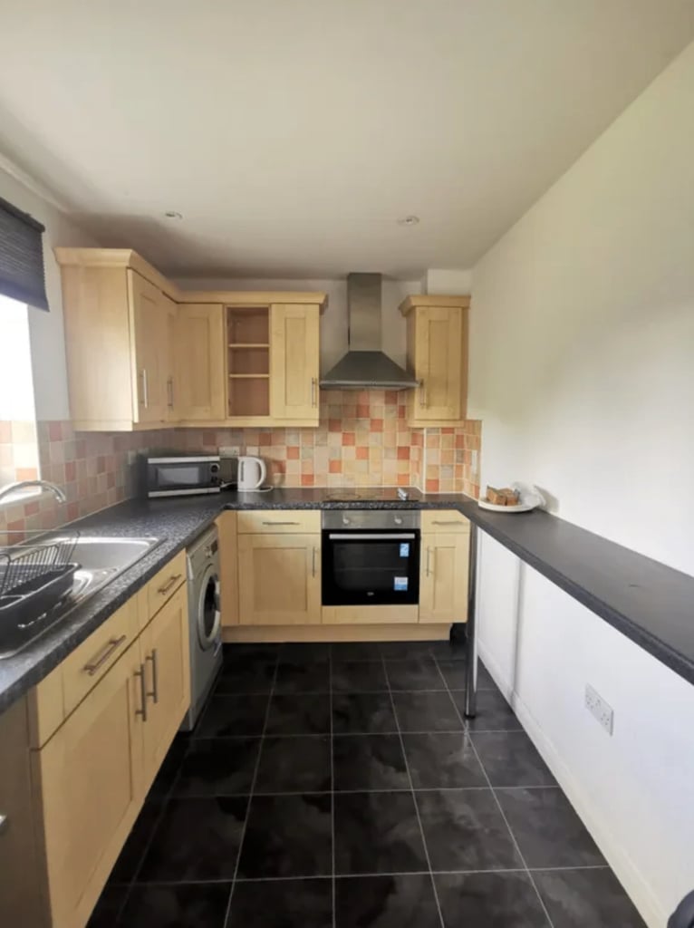 2 bedrooms flat in to rent in CO2, available in Dec