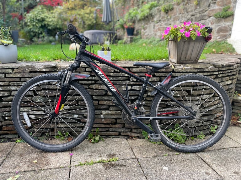 Kids Specialized 24 inch bike excellent condition 