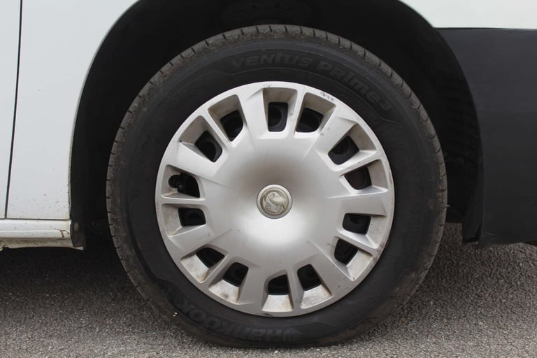 2020 Vauxhall Combo 2300 1.5 Turbo D 100ps H1 Sportive Van PANEL VAN DIESEL Manual