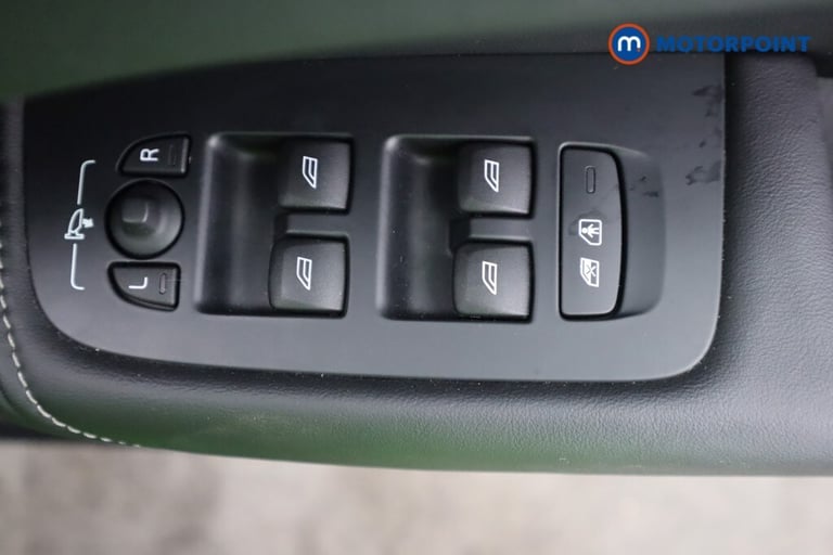 2023 Volvo XC60 2.0 B5P Ultimate Dark 5dr AWD Geartronic SUV Petrol Automatic