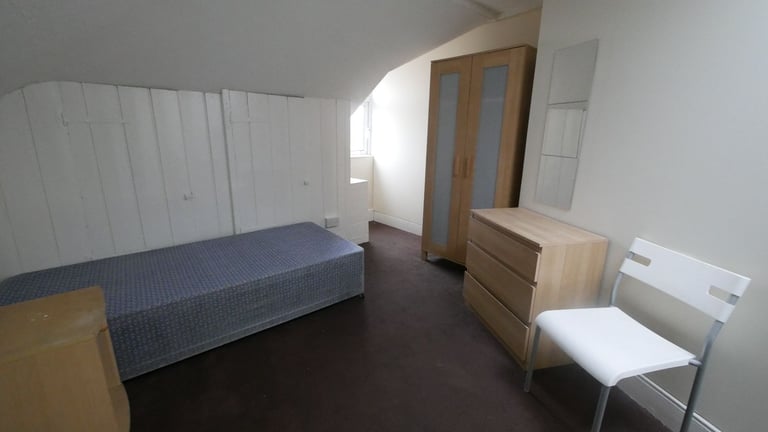 Double room to let in Windham rd. Springbourne. 