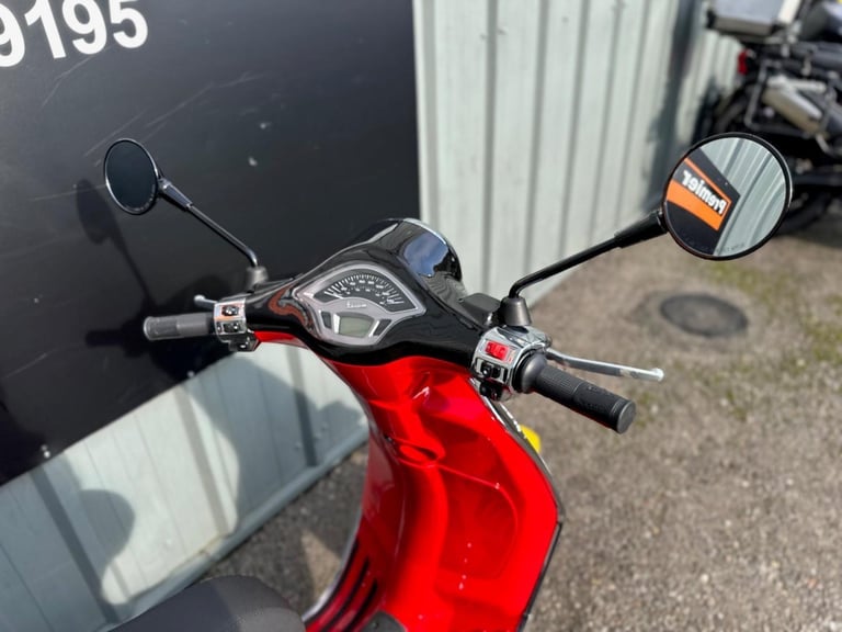 2024/24 Vespa Primavera 125 Mickey Mouse Edition One Owner Machine 
