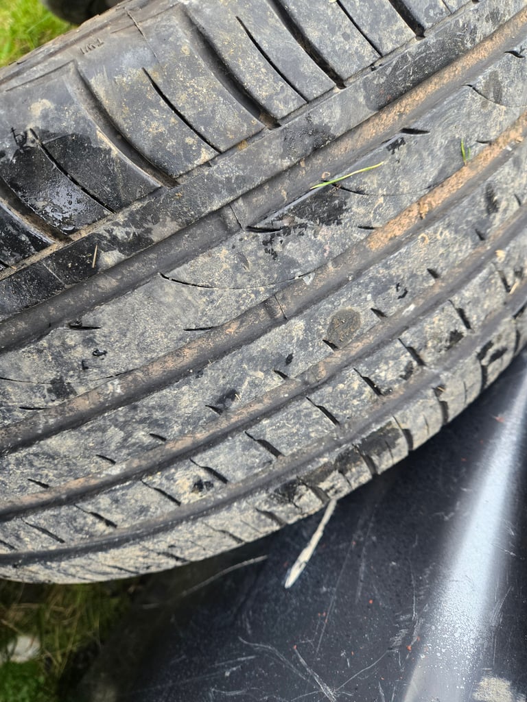 Jaguar alloys with good 255 35 20 tyres 