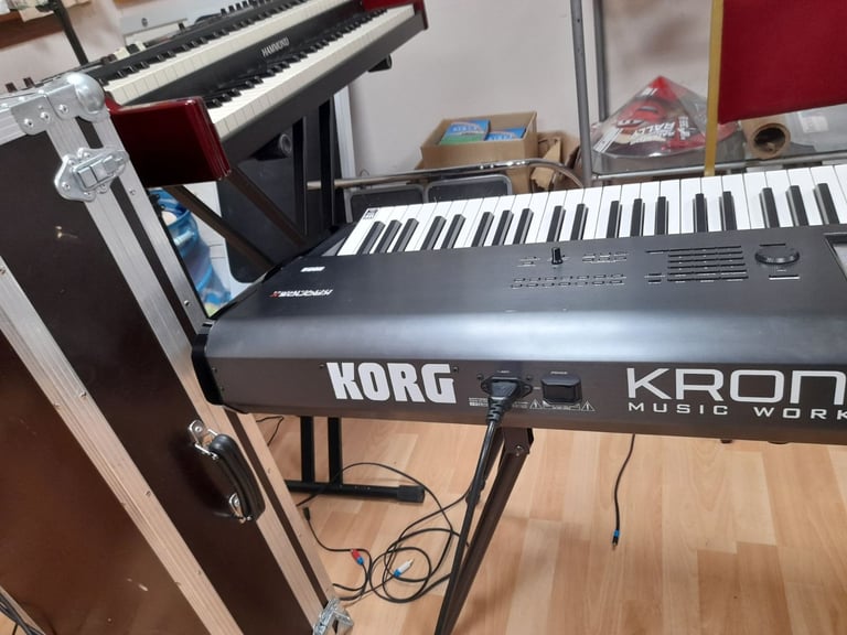 Korg Kronos X 88 key workstation professional keyboard excellent condition