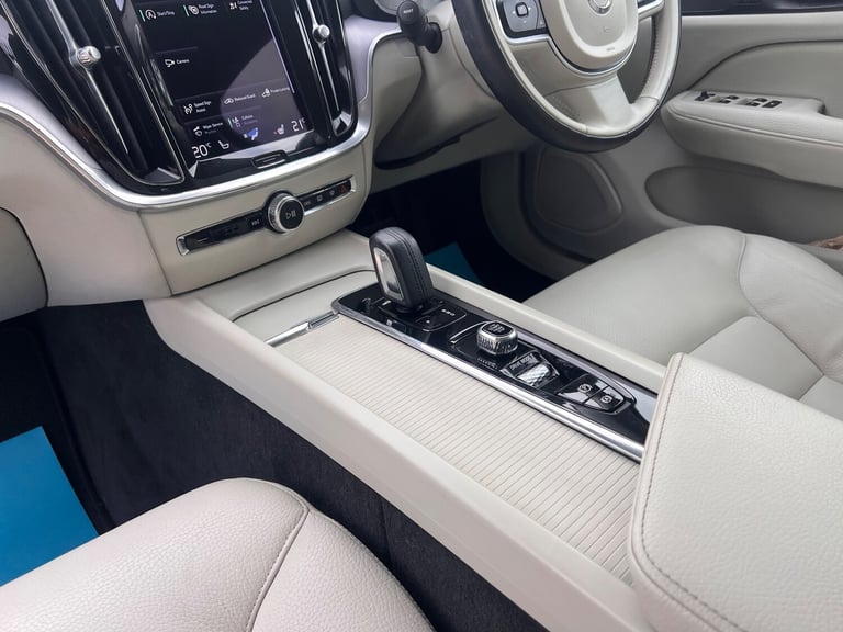 2020 Volvo V60 2.0 B3 MHEV Momentum Estate 5dr Petrol Hybrid Auto Euro 6 (s/s)