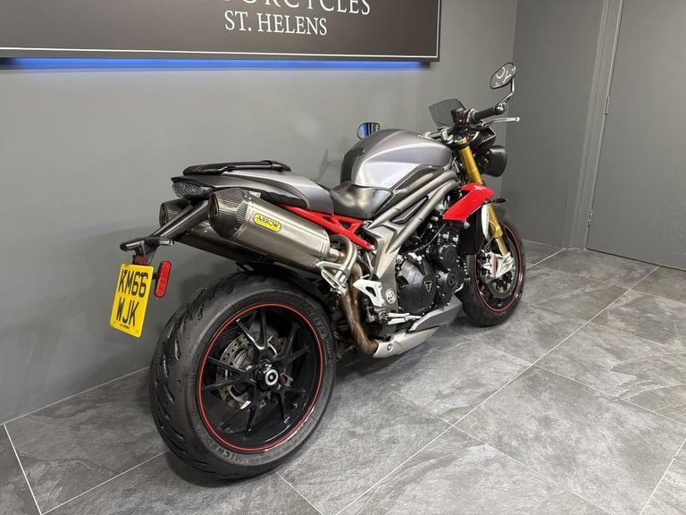 2026 TRIUMPH SPEED TRIPLE R 1050 PERFORMANCE NAKED BIKE WITH ARROW CANS