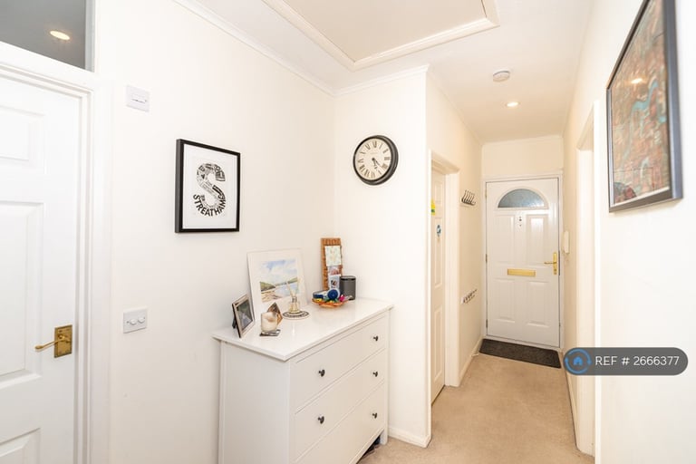 2 bedroom flat in Streatham Common, London, SW16 (2 bed) (#2666377)