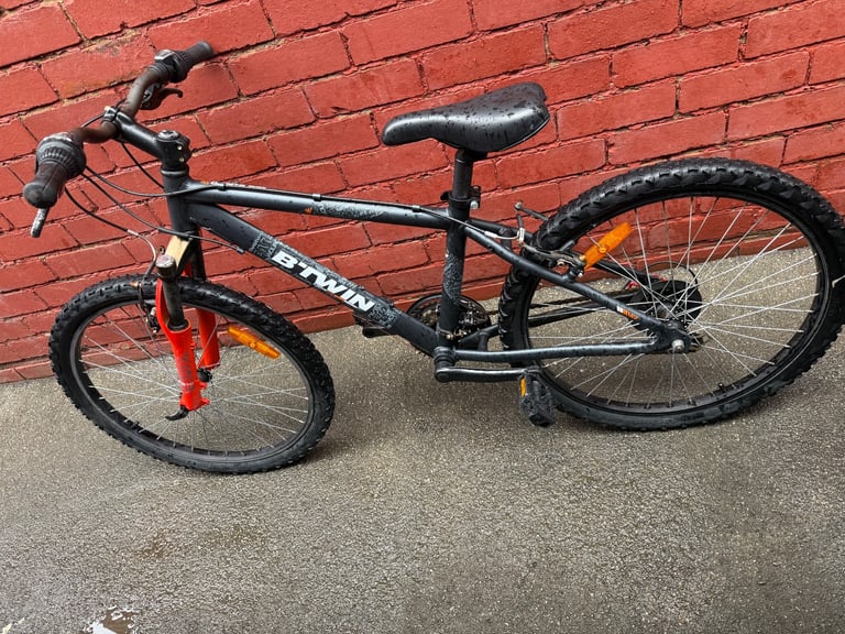 Btwin rockrider 700 kids junior bike in very good working condition