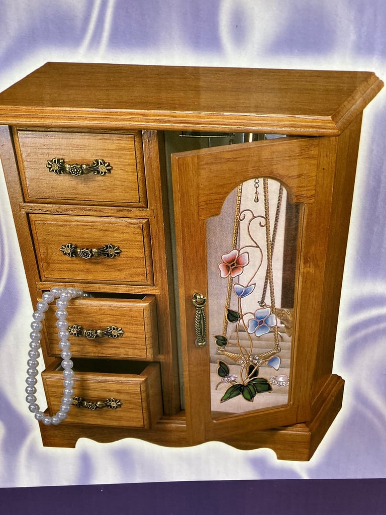 WOODEN JEWELLERY BOX BRAND NEW ** STILL AVAILABLE **