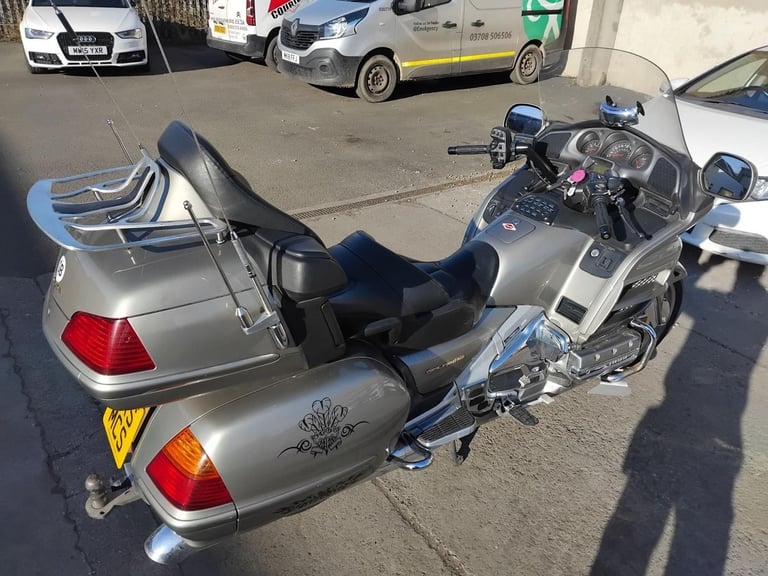 2002 02 HONDA GL 1800 A-2 GOLDWING LUXURY CRUISER TOURING TOURER GOLD WING