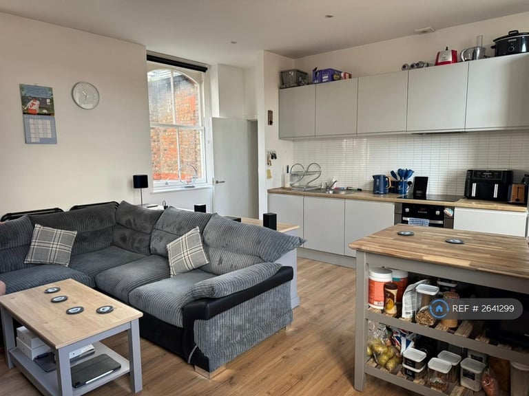 3 bedroom flat in New Hall, Liverpool, L10 (3 bed) (#2641299)