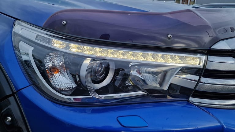 2017 Toyota Hilux 2.4 D-4D Invincible Auto 4WD Euro 6 4dr (TSS, 3.5t) PICK UP Diesel Automatic