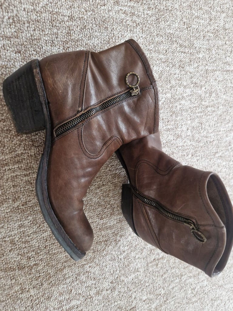 Boots paid £400