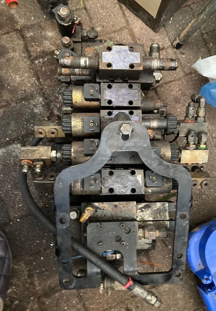 image for hydraulic valve block - untested