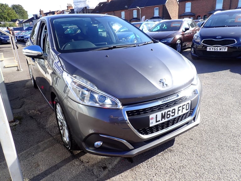 2019 Peugeot 208 1.2 PureTech Signature Hatchback 5dr Petrol Manual Euro 6
