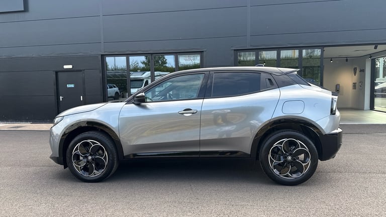 2025 Alfa Romeo Junior 1.2 MHEV Ibrida SUV 5dr Petrol Hybrid e-DCT Euro 6 (s/s) (136 ps) SUV Hybr...