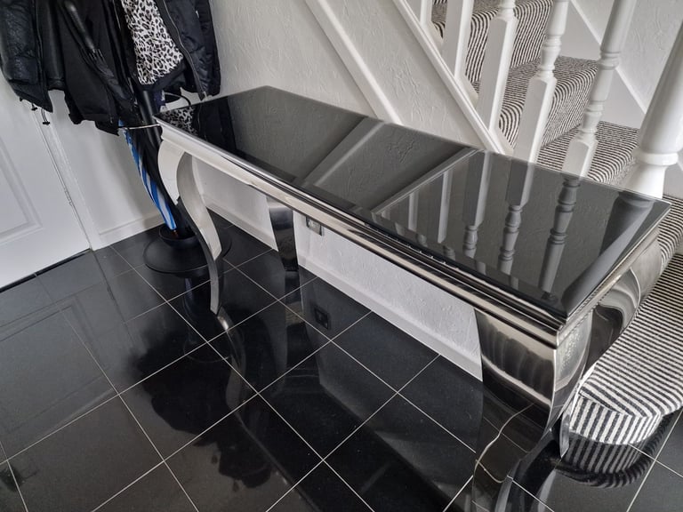 image for Console table and  2 pictures 