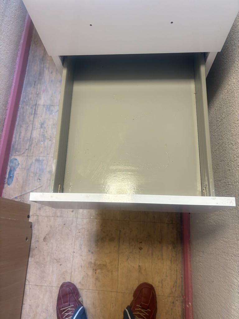 Howdens Greenwich white slab drawer unit with fronts predrilled