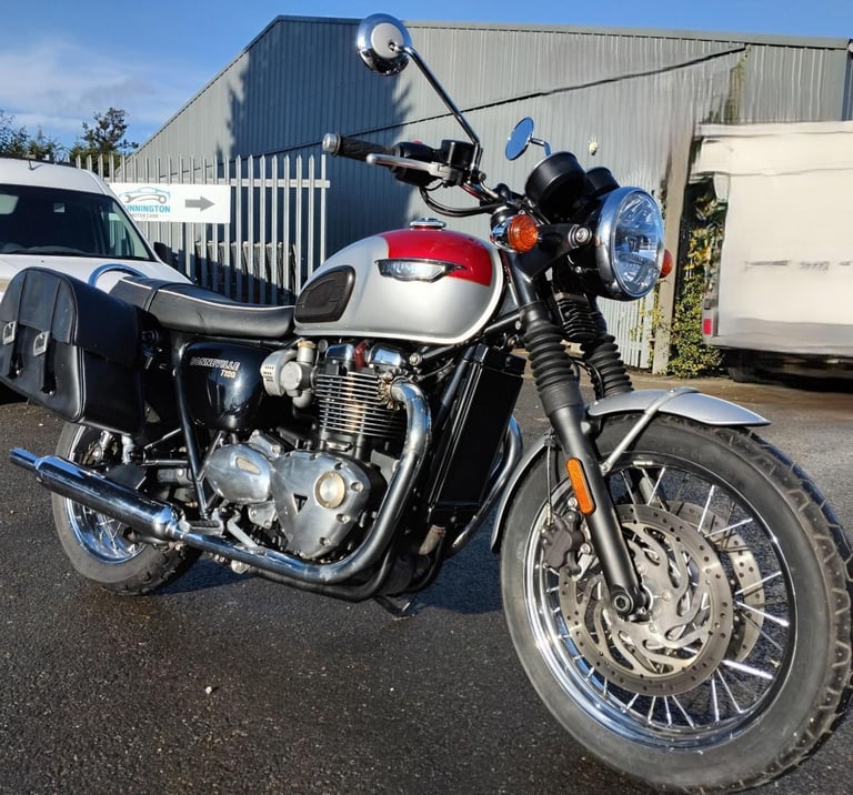 2017 66 TRIUMPH BONNEVILLE T120 T 120 1200 RED 1289 MILES CLASSIC STYLING