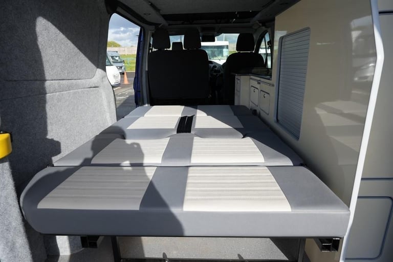 Ford Transit CUSTOM DUB HUT 4 BERTH 5 TRAVEL SEAT MOTORHOME