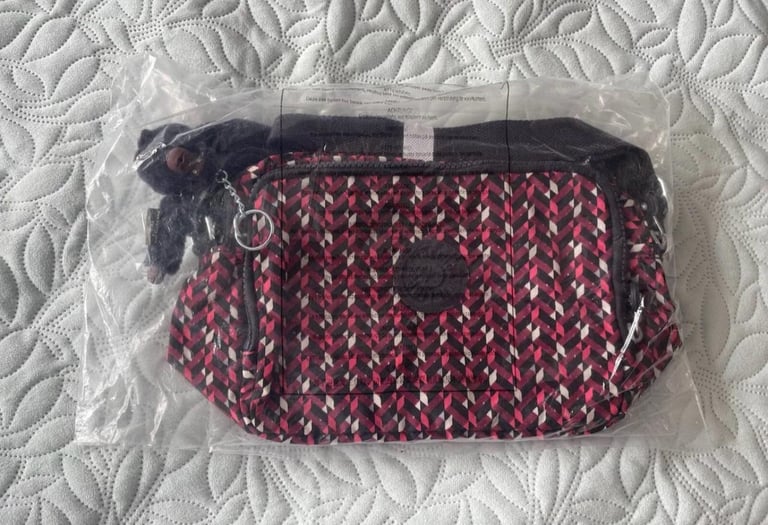 image for Kipling Crossbody bag - Hardly used in excellent condition 