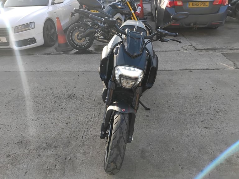 2016 66 DUCATI DIAVEL CARBON CLEAN PERFORMANCE CRUISER 1198 NEW MOT HPI CLEAR