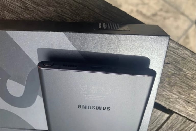 Samsung Galaxy S22 Ultra 128gb unlocked dual sim phantom black immaculate 