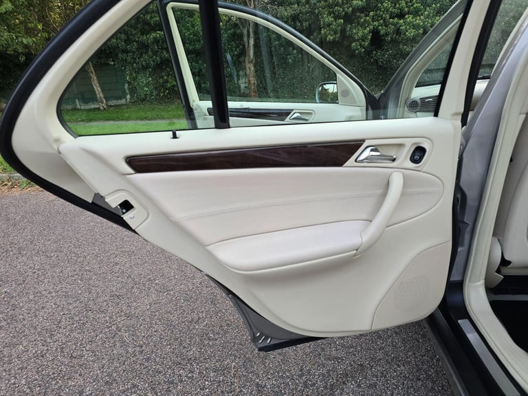 2006 Mercedes-Benz C Class 1.8 C180 Kompressor Elegance SE 4dr SALOON Petrol Automatic