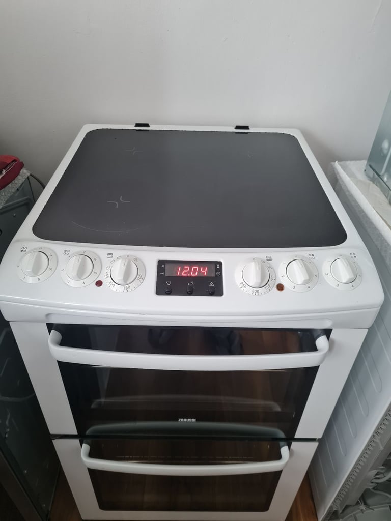 Zanussi freestanding electric cooker white 55cm 