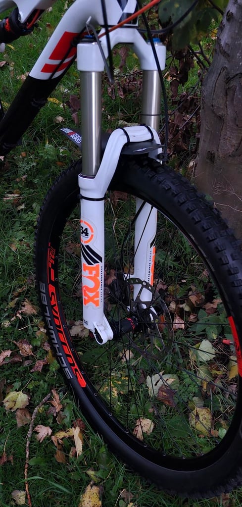 SCOTT GENIUS CARBON💥 FOX FRONT/BACK SUSPENSIONS USED 2-3 TIMES SIZE MEDIUM £650  