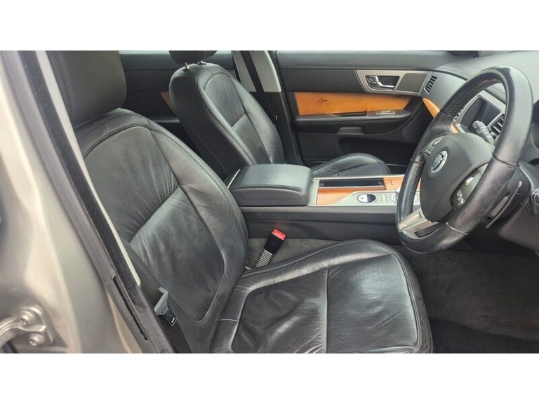 2010 Jaguar XF d V6 Luxury Saloon Diesel Automatic