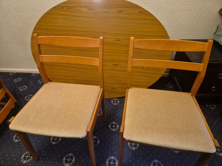 Free dining room furniture 