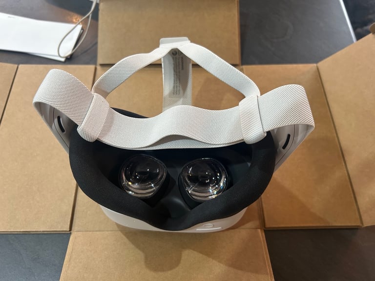 Meta Quest 3s excellent condition boxed 