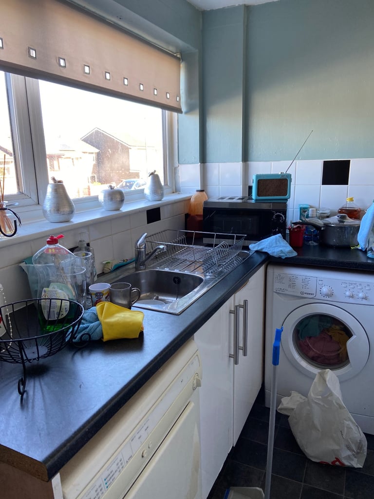 3 bed house. Delph lane 