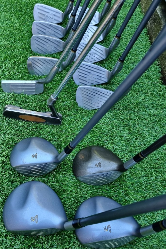 KING COBRA - OFFSET 3-SW, 1-3-5-7, Chipper wedge, putter, CALLAWAY bag, trolley & EXTRA's
